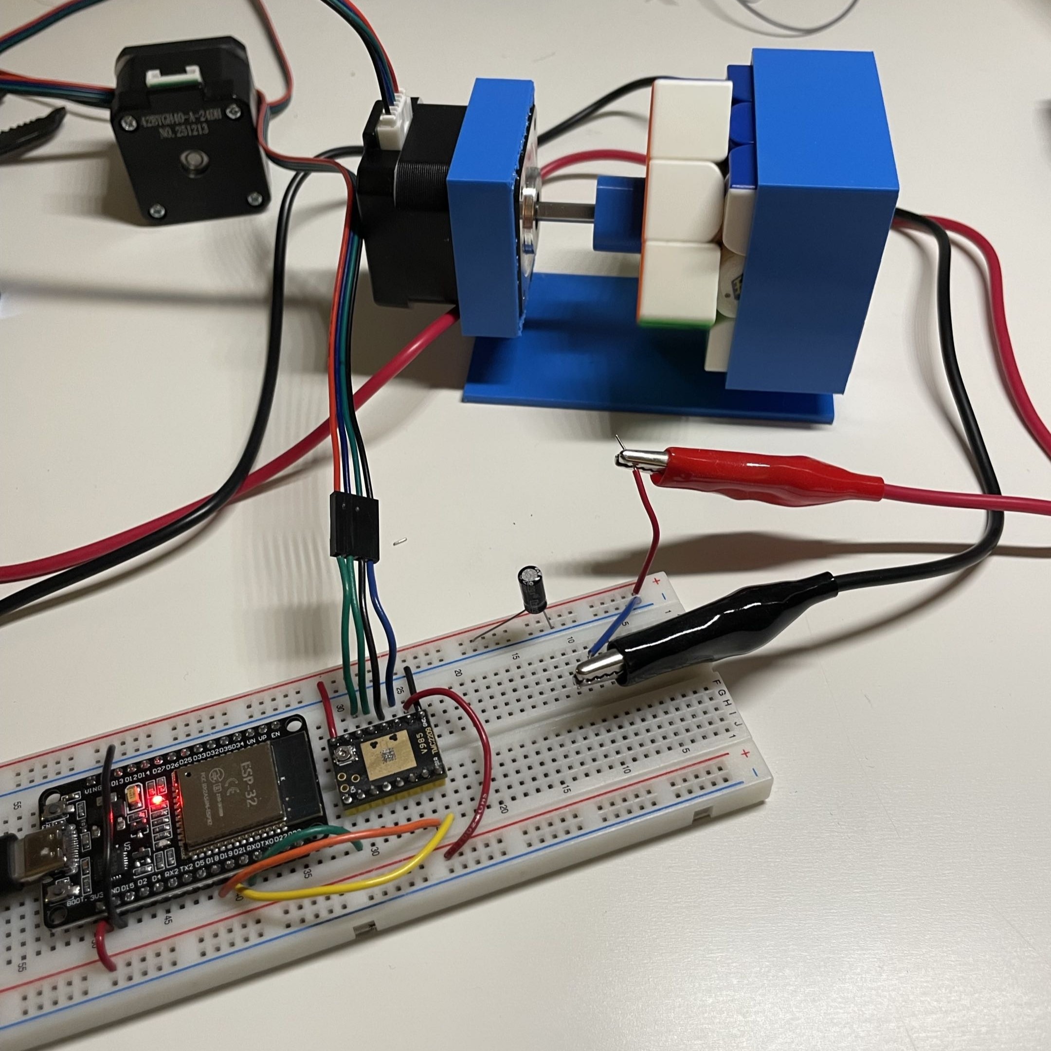 Rubik's Cube Solving Robot